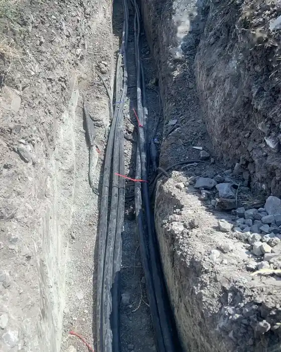 Verlegtes Kabel im offenen Graben, Ipsheim, Juli 2026