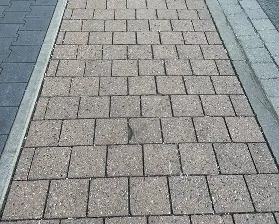 Wiederhergestellte Pflasterfläche über der Trasse, Ipsheim, Juli 2026